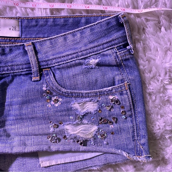 Hollister rhinestone distressed shorts size 7 - Picture 6 of 6